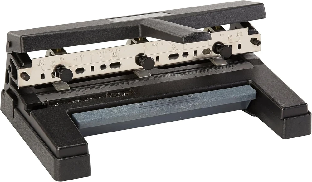 Swingline sunkiasvoris 2–4 skylių popieriaus perforatorius su t formos rankena (a7074450e)