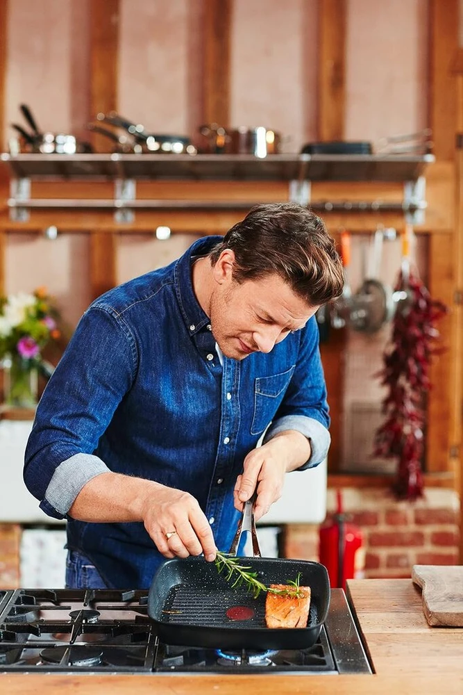 Tefal Jamie Oliver by E24541 Cooks, klasikinė keptuvė-grilis, 23 x 27 cm, lietas aliuminis, titanium 3 x nelipni danga, thermal signal depth, forma visų tipų viryklėms, indukcinė, juoda