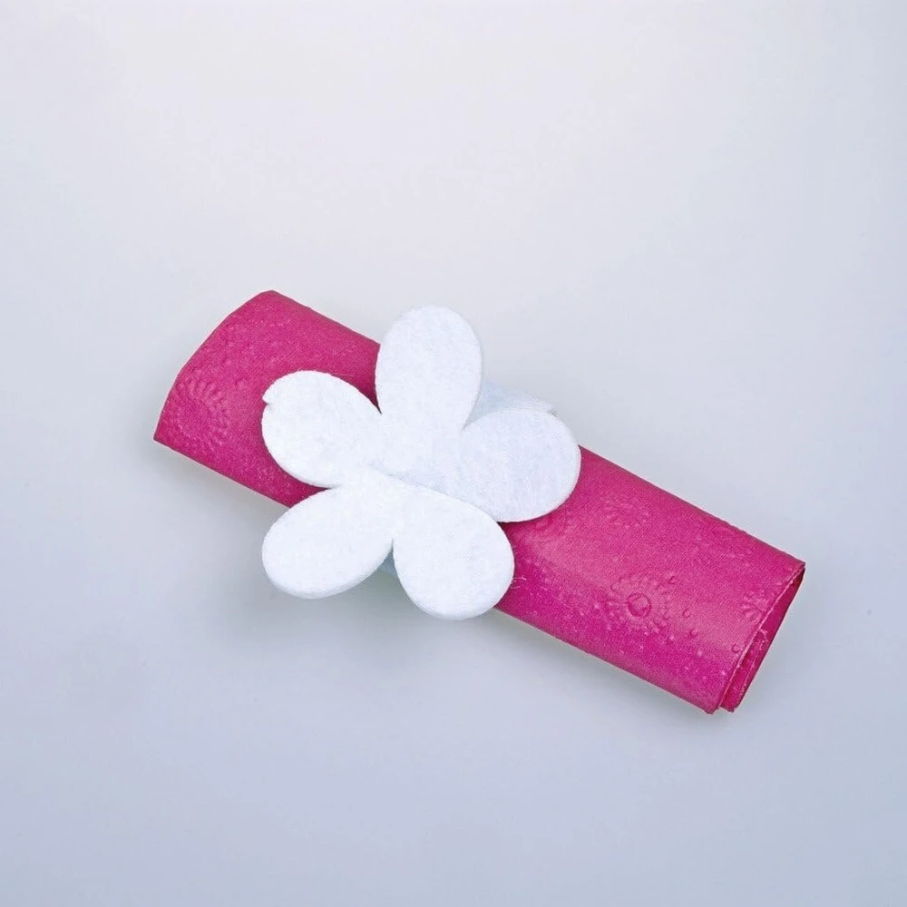 Veltinio servetėlių žiedai – Gėlė – Balta – 12 vnt. pakuotė – 23x8 cm – 56003 00