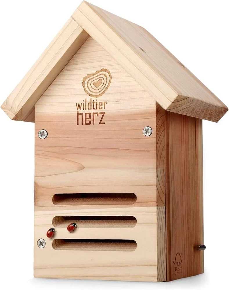 Wildtierherz | boružėlių namelis – prieglauda ir pagalba žiemą boružėlėms, pagamintas iš prisuktos tvirtos medienos, atsparus oro sąlygoms ir neapdorotas, rūšių apsaugos produktas sodui.