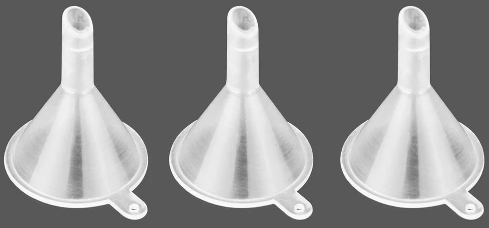 Young Wolf Auto-plaza 50 x ldpe plastikiniai plonasnukiai buteliukai-lašintuvai 15 ml maži tušti spaudžiami buteliukai-lašintuvai, įskaitant 5 x mini piltuvėlių rinkinį