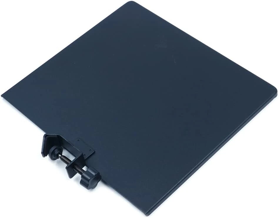 Zonadah - užspaudžiamas stovo planšetinio kompiuterio laikiklis, mikrofono stovo lentyna, 20 x 22 cm paviršius su maksimalia 1kg apkrova muzikos natoms, priedų srautiniam perdavimui, internetiniams susitikimams