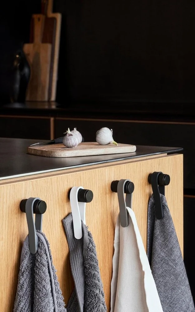 Zone Denmark Loop rankšluosčių spaustukai, rankšluosčių pakabos, magnetiniai rankšluosčių spaustukai, spaustukai rankšluosčiams ir arbatos rankšluosčiams, 9 cm, 2 vnt., taupe