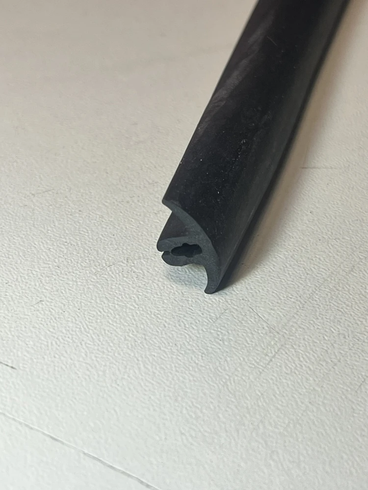 Pelekų vandens kreipiančiosios C4 Carbon MB 1 m