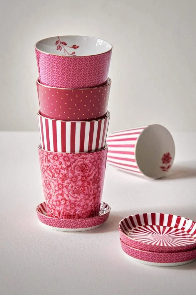 Porcelianinis puodelis su lėkštute Pip Studio Royal, tamsiai rožinis su taškeliais, 230 ml