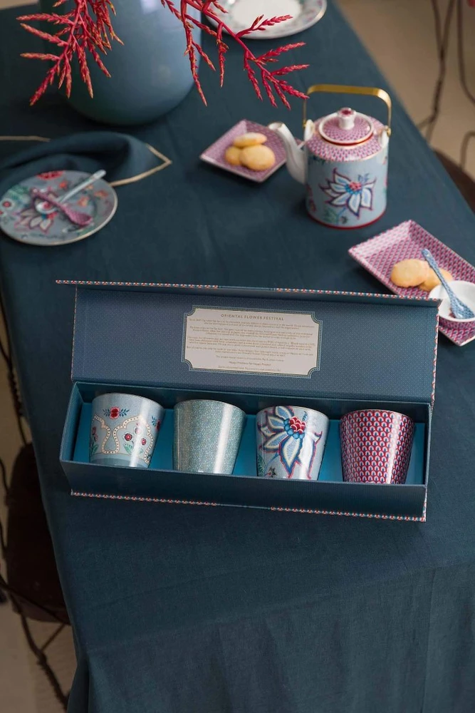 Porcelianinių puodelių rinkinys Pip Studio, šviesiai mėlynas su raštais, 4 × 230 ml