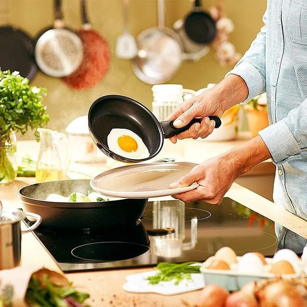 2 mini keptuvės kiaušiniams, omletams, su nelimpančiu paviršiumi