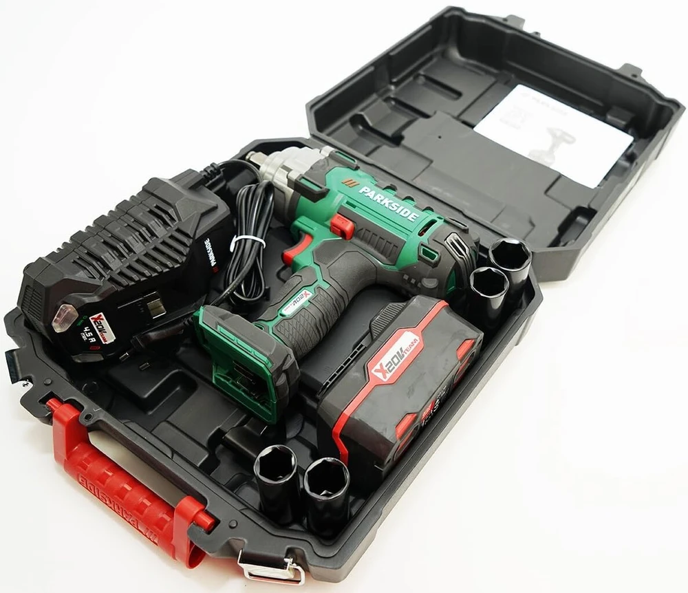 4 x akumuliatorius (4 Ah) + 1 x parkside® 20 V akumuliatorinis smūginis veržliasukis 400 Nm passk 20-li c2, sukamasis smūginis veržliasukis, akumuliatoriaus sieninis laikiklis, įkroviklis (4,5 A), transportavimo dėklas, 16 veržlių