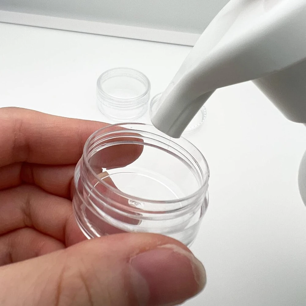 6 mažų 10 ml indelių rinkinys su dangteliu, plastikiniai kremo indeliai užpildymui, tušti kosmetiniai indeliai su 2 mini mentelėmis, kremo dėžutės, kelioninis puodelių rinkinys lūpų balzamui, losjonui, kremui, skaidrūs