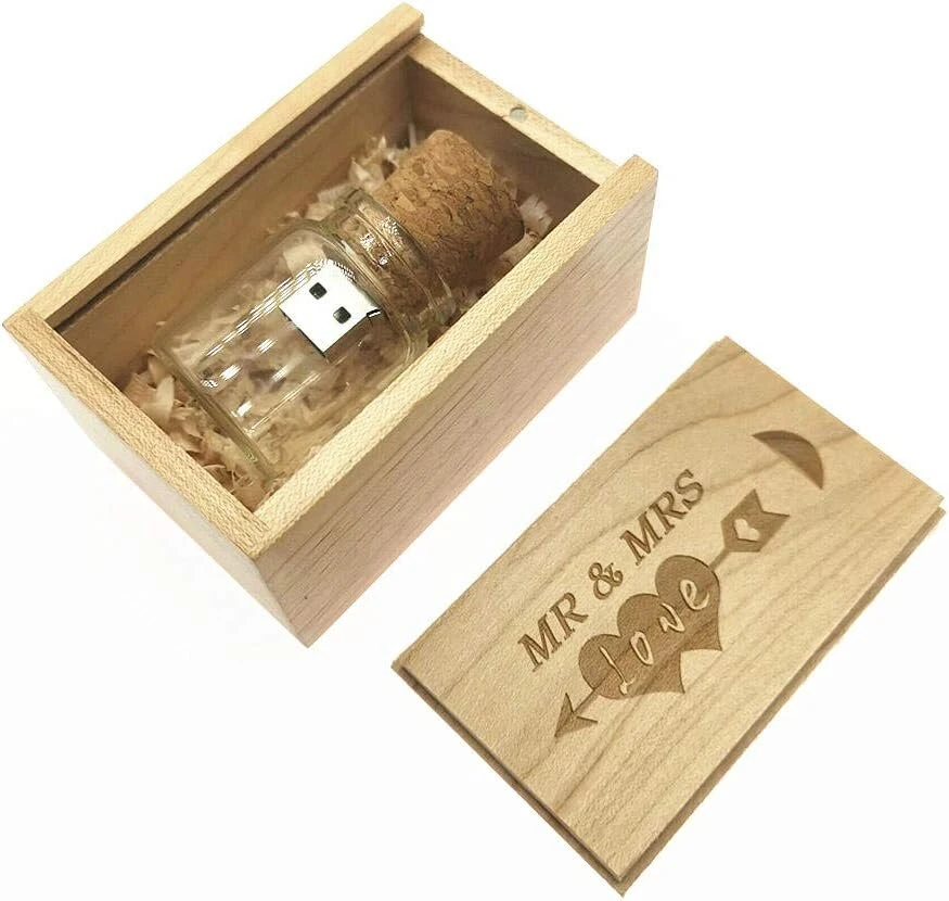 64 Gb Usb atmintinė stiklo buteliuke su medine dėžute