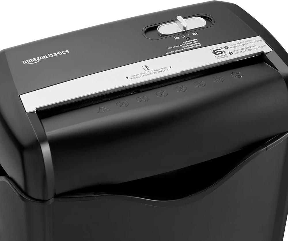 Amazonbasics popieriaus smulkintuvas, 5-6 lapų skersai pjaustantis, skirtas popieriui ir plastikinėms kortelėms