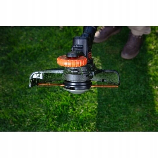 Black & Decker Juodas+decker vejapjovė-trimeris 18v Bcstr918d1 25cm 1x2,0ah + įkroviklis