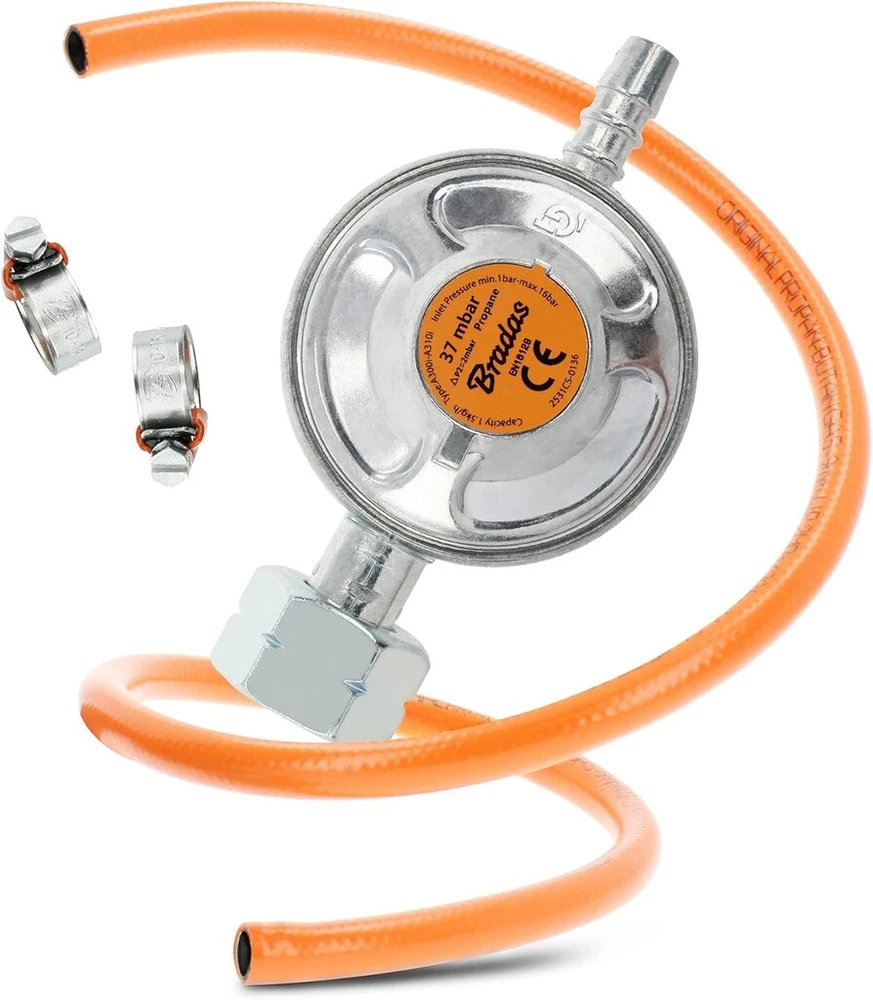 Bradas® dujų reguliatorius, slėgio reguliatorius 37 mbar - 1,5kg/h su 1 m ilgio dujų žarna + 2 žarnų spaustuvai propano butano jungčių rinkinys | grilio kempingo dujų reguliatorius žemo slėgio