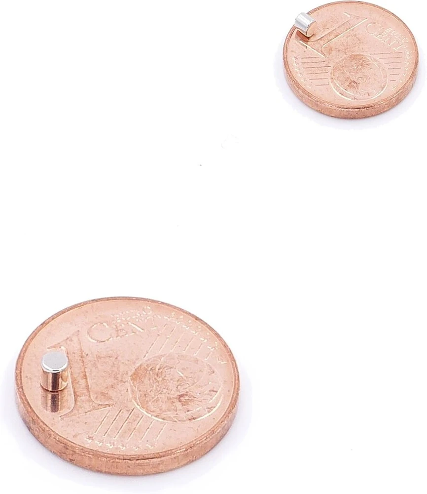 Brudazon 50 mini diskiniai magnetai 2 x 2 mm N52 stipriausio lygio neodimio magnetai itin stiprūs magnetai modeliavimui, nuotraukoms, lentoms, skelbimų lentoms, šaldytuvams, rankdarbiams, itin stiprūs diskiniai magnetai
