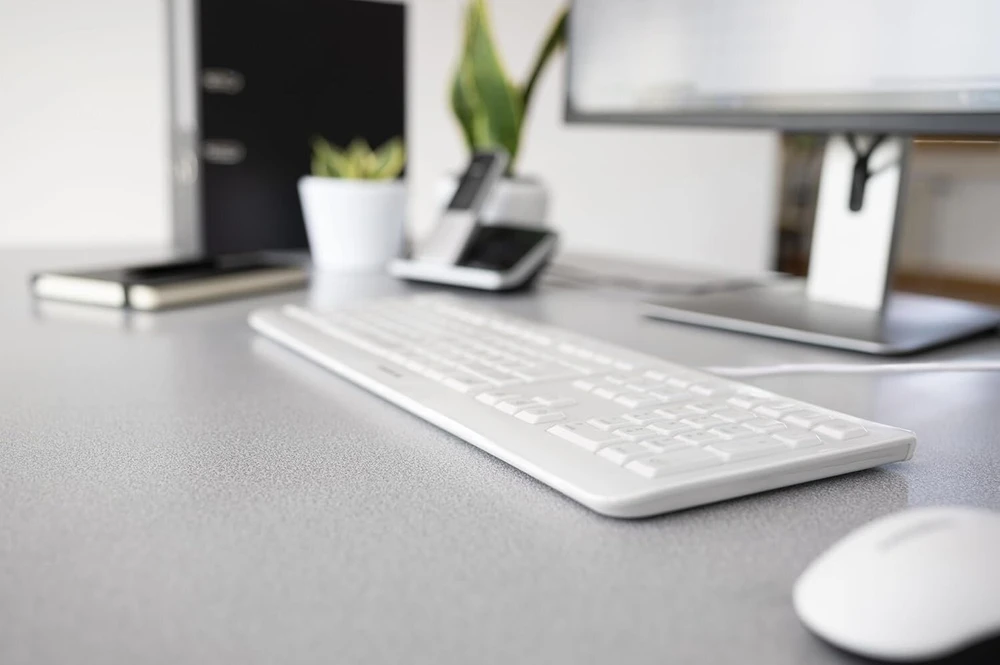 Cherry Kc 1000 laidinė klaviatūra, Eu išdėstymas (qwerty), Plug & Play per Usb jungtį, plokščias dizainas, tylus klavišų paspaudimas, balta/pilka
