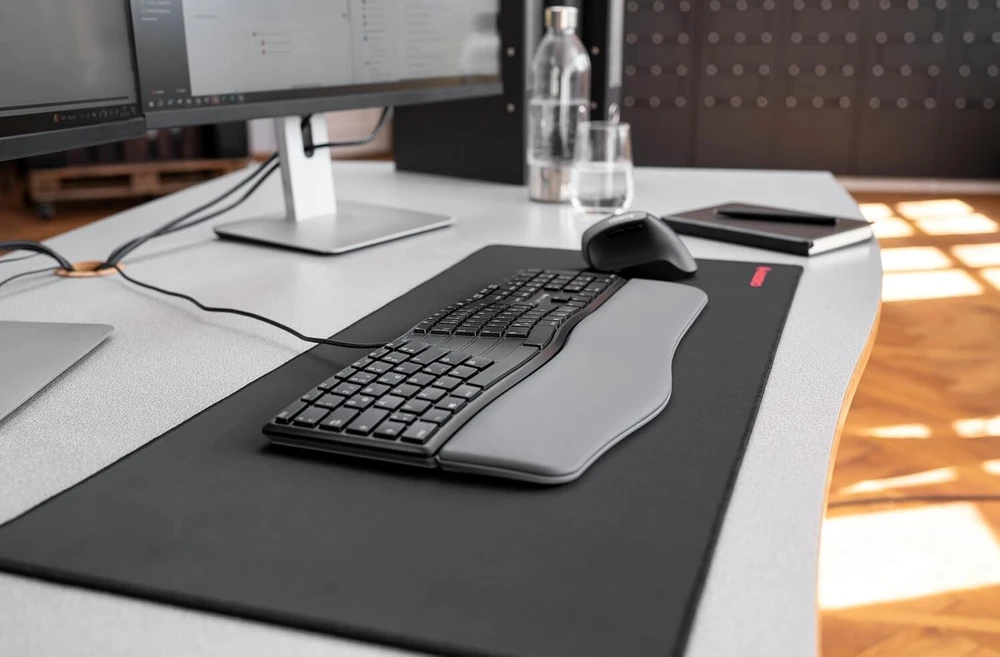 Cherry Kc 4500 Ergo ergonomiška klaviatūra, vokiškas išdėstymas (qwertz), laidinė, riešo atrama su atminties putomis, išlenkta klaviatūra, juoda