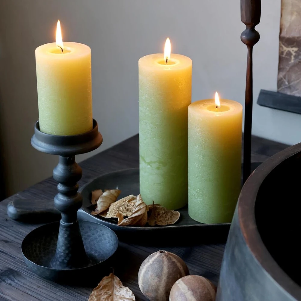 Chic Antique Macon kaimiška žvakė Antique Altar Candle 100% Parafinas Ilgas degimo laikas H10/d7 cm Moss