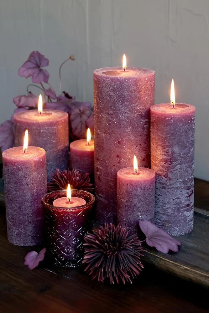 Chic Antique Macon kaimiška žvakė Antique Altar Candle 100% Parafinas Ilgas degimo laikas H15/d7 cm Plum