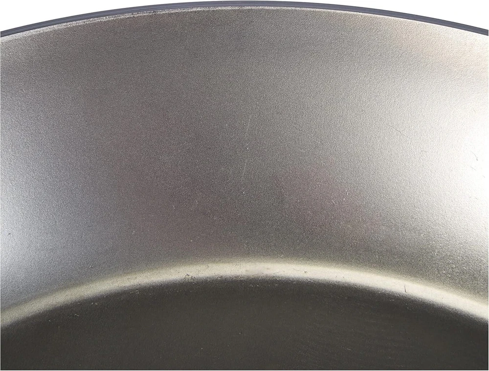 De Buyer 5110.24 Carbone Plus Heavy Quality Steel apvali keptuvė Lyonnaise, 24 cm skersmens