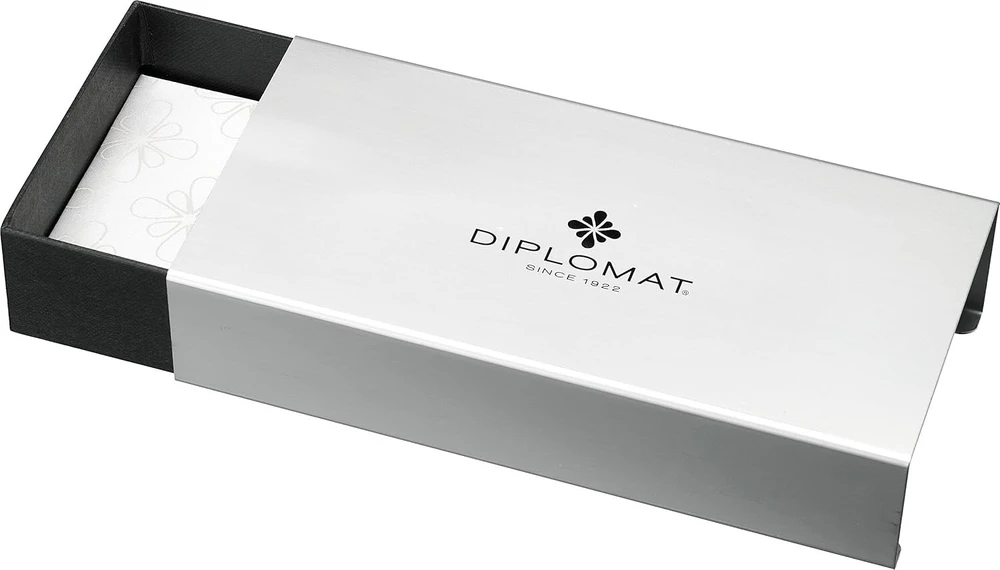 Diplomat Excellence A2 plunksnakotis su plieniniu vidutinio storio plunksneliu - Guilloche Chrome