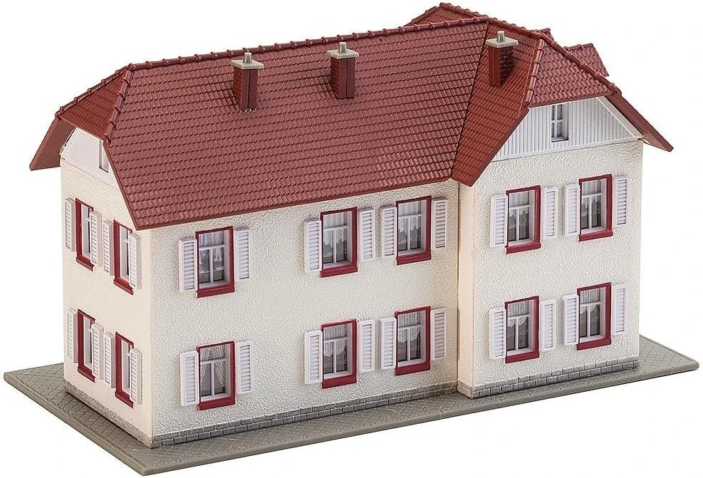 Faller Fa 232216 – dviejų aukštų kampinis namas, priedas modelių geležinkeliams, modelių gamyba