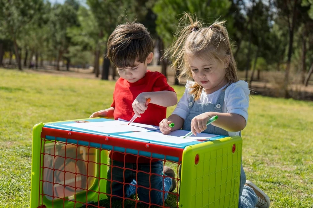 Feber Famosa Feber - veiklos kubas 4 in 1, pilnas žaislas 3 sporto šakoms: futbolas, krepšinis ir golfas, yra stalas, apima priedus, skatinančius vaikų aktyvumą, famosa (feb03000)