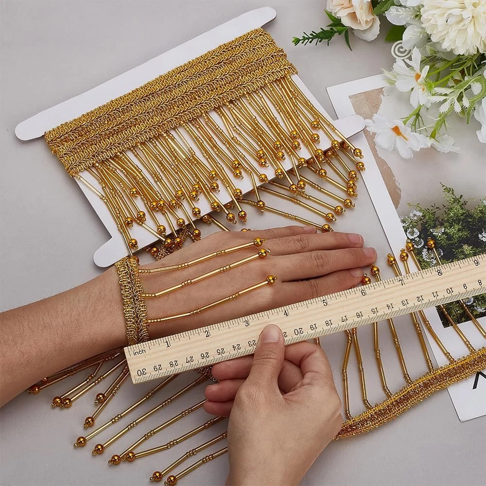 Fingerinspire 2 m auksinė kutų apdaila su stiklo karoliukais, 10,5 cm pluošto juostelių kutų apdaila su kabančiais perliniais kutais siuvimui, vestuvinėms suknelėms, juostoms, diržams, galvos apdangalams, užuolaidoms