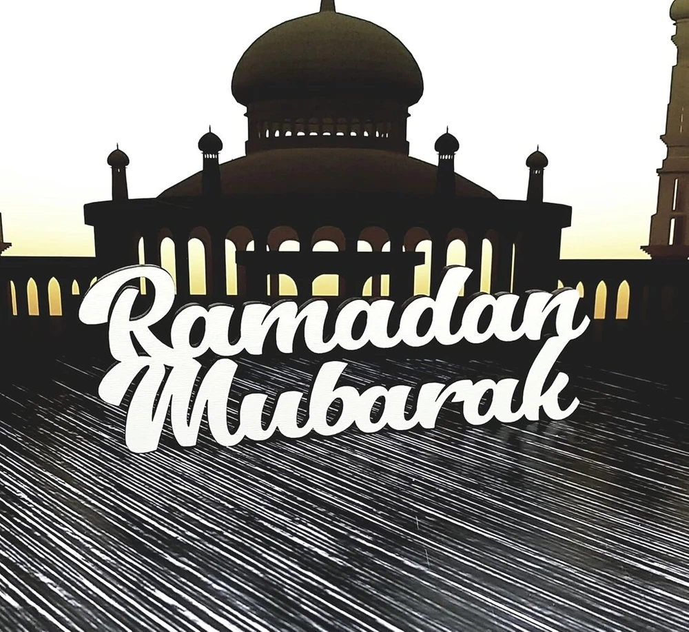 Melis dekoratyvinis užrašas - Ramadan Mubarak - medinis ženklas baltas - 20 cm plotis