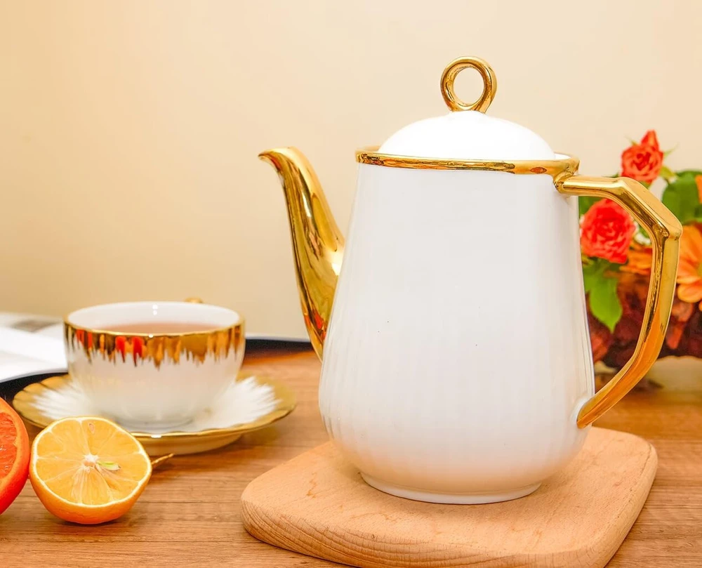 Minimalistinis porceliano arbatinukas su aukso detalėmis, 1050 ml
