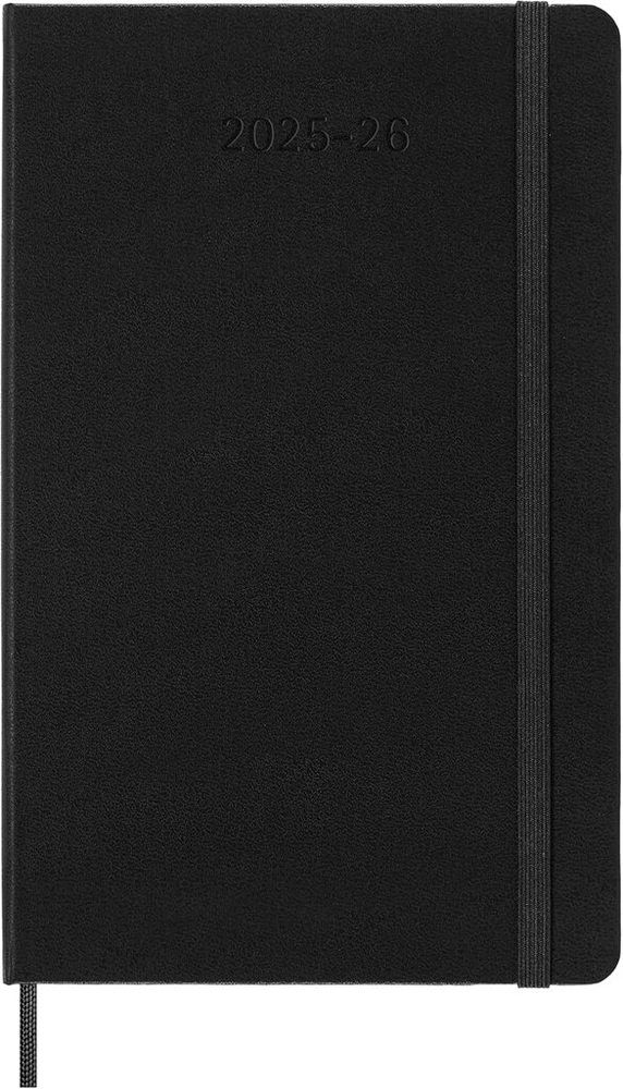 Moleskine dieninis kalendorius 2025–2026 m., 18 mėnesių dieninis planuotojas kietu viršeliu ir elastine juostele, didelis formatas 13 x 21 cm, juodas
