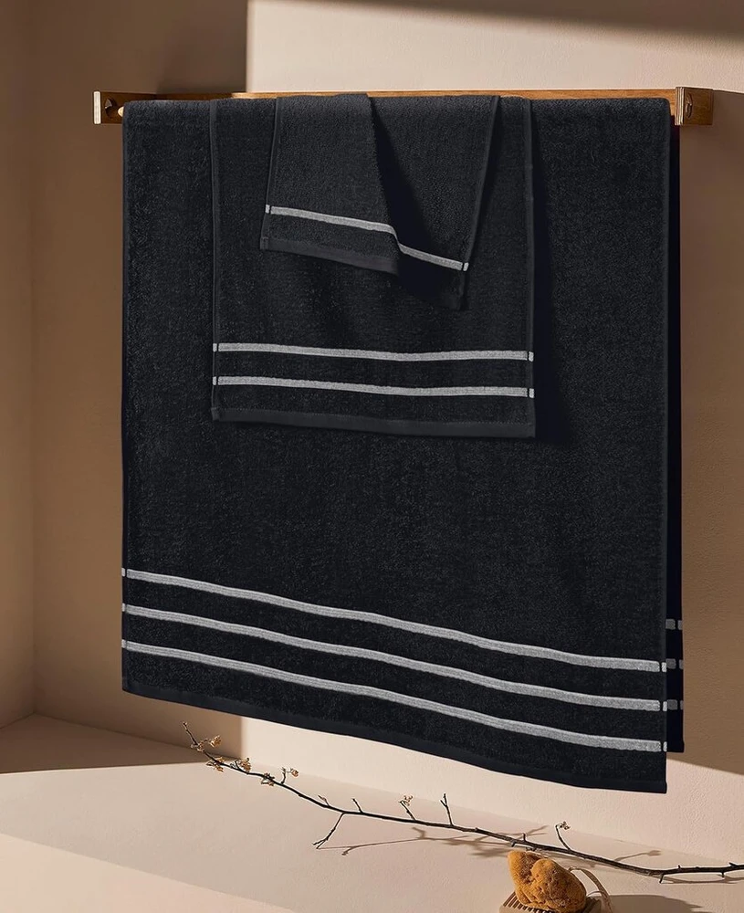 Myown itin minkštas 3 dalių medvilninių rankšluosčių rinkinys, į kurį įeina vienas didelis vonios rankšluostis 70 x 140 cm, vienas rankų rankšluostis 40 x 60 cm ir viena prausimosi šluostė 30 x 30 cm, juodas