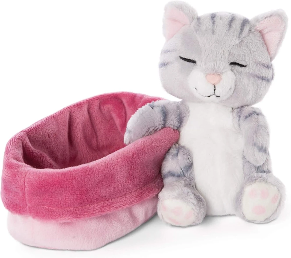 Nici Minkštas žaislas miegantis kačiukas 12 cm pilkas rožiniame/violetiniame krepšelyje