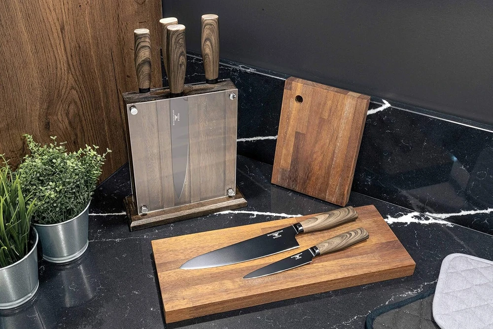Rockingham Forge Forester Series 8 colių dantytas peilis duonai - nerūdijančio plieno ašmenys su juodos spalvos oksido danga, ergonomiška medinė rankena