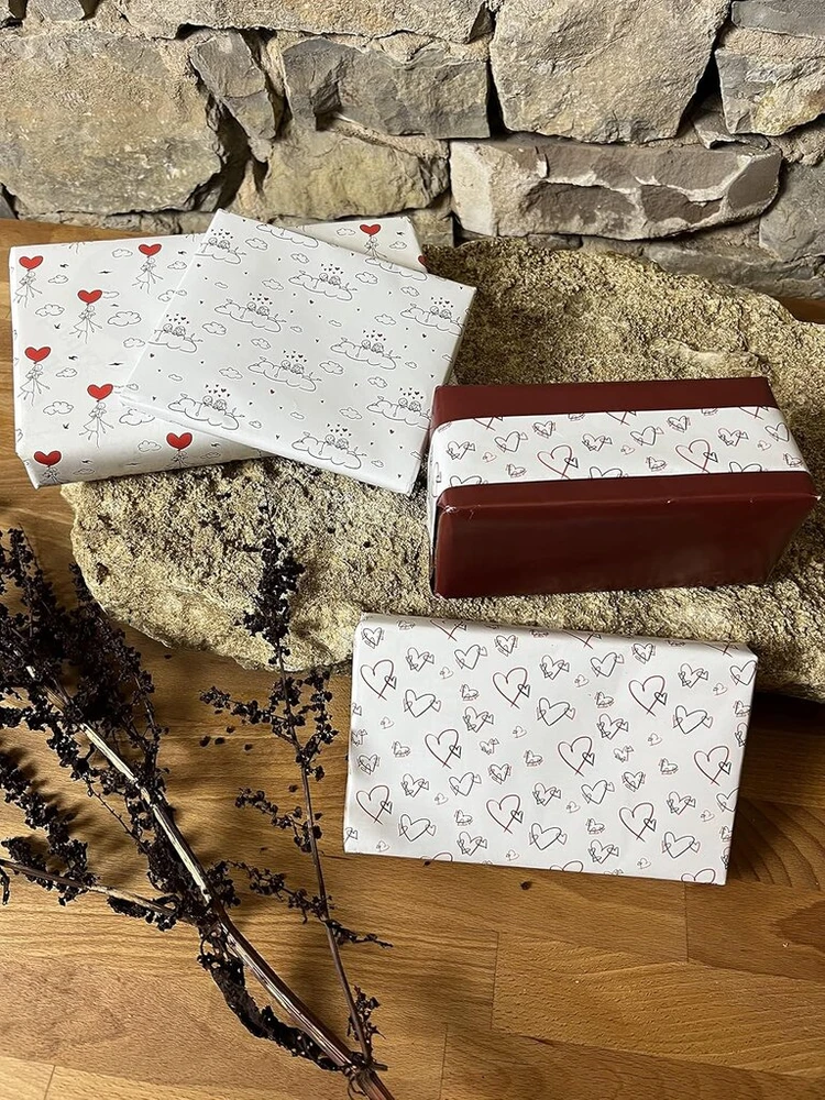 Romantiškas dovanų pakavimo popierius valentino dienai – balionų debesys, širdelės, raudonas vienspalvis, 4 dizainai, 6 lapai, dvipusis, 42 x 59 cm, sužadėtuvėms, vestuvėms, moterims, merginoms, draugei, laikymui