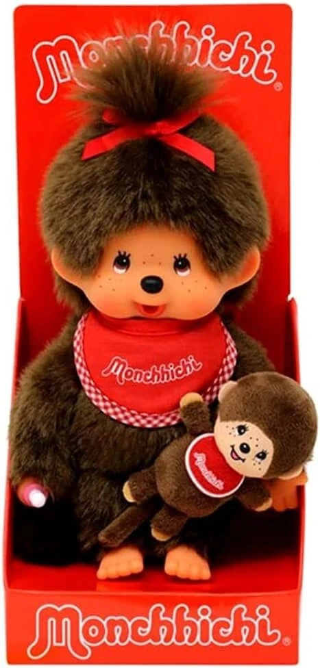 Sekiguchi 242184 Original Monchhichi mergaitė su Mini Monchhichi, pliušinis žaislas su raudonu seilinuku ir kaspinu plaukuose, apie 20 cm dydžio minkštas žaislas pagamintas iš rudo pliušo