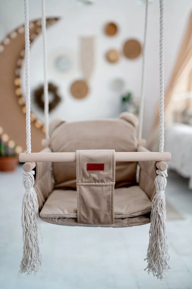 Smėlio spalvos medinės sūpynės vaikams su AKSOMINIAIS kutais Teddy bear home&baby