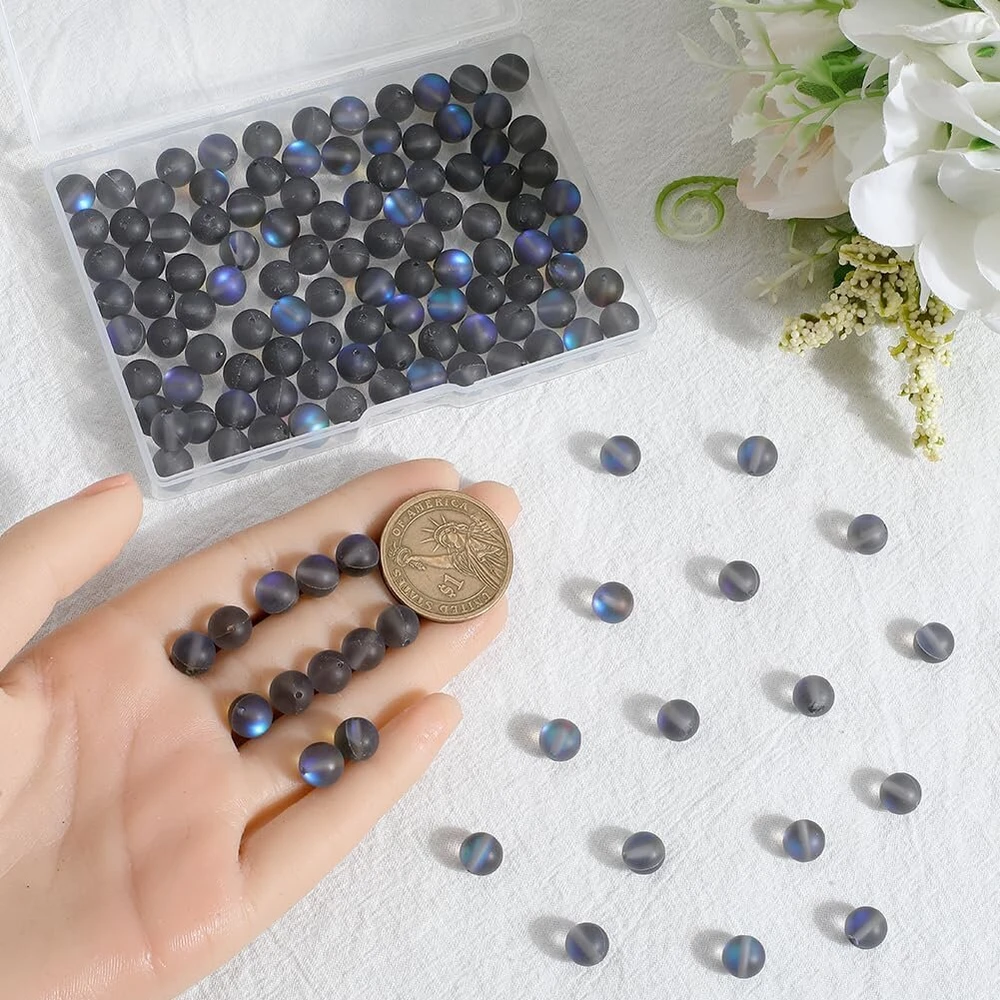 Sofplate 1 dėžutė su 150 matinių pilkų karoliukų Aurora Crystal stiklo karoliukai 8 mm matiniai apvalūs rutuliukai undinės stiklo mėnulio akmens holografiniai tarpiniai karoliukai papuošalų gamybai apyrankėms