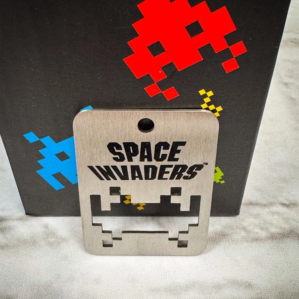 Space Invaders butelių atidarytuvas retro gerbėjams – aukštos kokybės nerūdijantis plienas – retro dekoracija 80-ųjų aksesuarų gerbėjams – idealiai tinka nostalgams