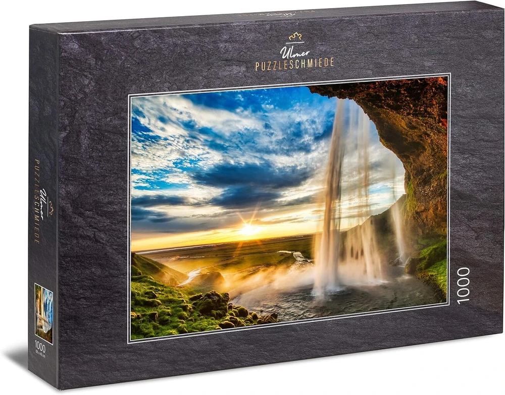 Ulmer Puzzleschmiede - Seljalandsfoss dėlionė - klasikinė 1000 dalių dėlionė - įspūdingo Islandijos krioklio prieš saulėlydį dėlionė
