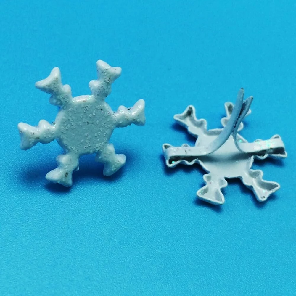 Valiclud 100 mini kniedžių pakuotė, mažos snaigės, metaliniai popieriaus segtukai, pastelinės kniedės „pasidaryk pats“ amatams, meno amatų mokyklos projektams, dekoratyvinės scrapbooking prekės, 12 mm, baltos