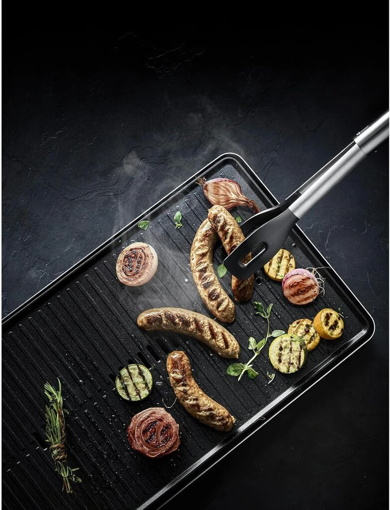 Wmf Bbq serving tongs 32.5 cm, virtuvinės žnyplės, cromargan nerūdijantis plienas, mėsos žnyplės su plastikine galvute, mažos kepsninės žnyplės kepsniui, žuviai, daržovėms, fiksavimo mechanizmas, vietą taupantis