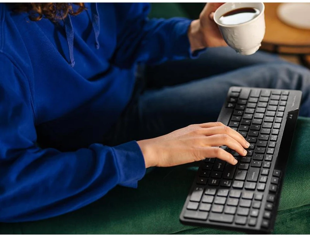 A4Tech Fstyler klaviatūra FBK27CAS, nespaudžianti, 96 % naudojama.