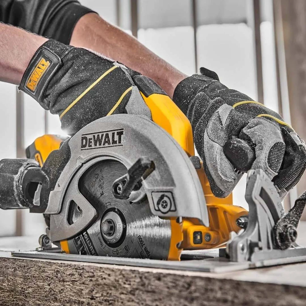 Akumuliatorinis diskinis pjūklas DeWalt DCS570H2T-QW; 18 V; 1x5,0 Ah akum.