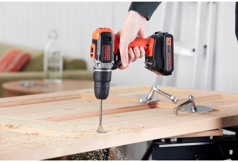 Black & Decker Juodas & Decker Suktuvas-gręžtuvas Juodas & Decker BCD001C1-QW; 18 V; 1x1,5 Ah akum.+ pakrovėjas
