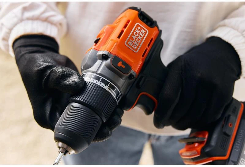 Black & Decker „Juodas & Decker“ Juodas ir DECKER 18 V gręžtuvas-suktuvas su 2 x 2,0 Ah baterijomis | BCD383D2XK-QW