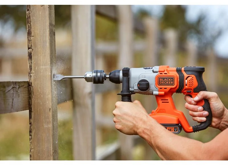 Black & Decker Juodas & Decker Perforatorius Juodas & Decker BCD900D1S-QW; 1,2 J; SDS-plus; 18 V; 1x2,0 Ah akum.+ pakrovėjas