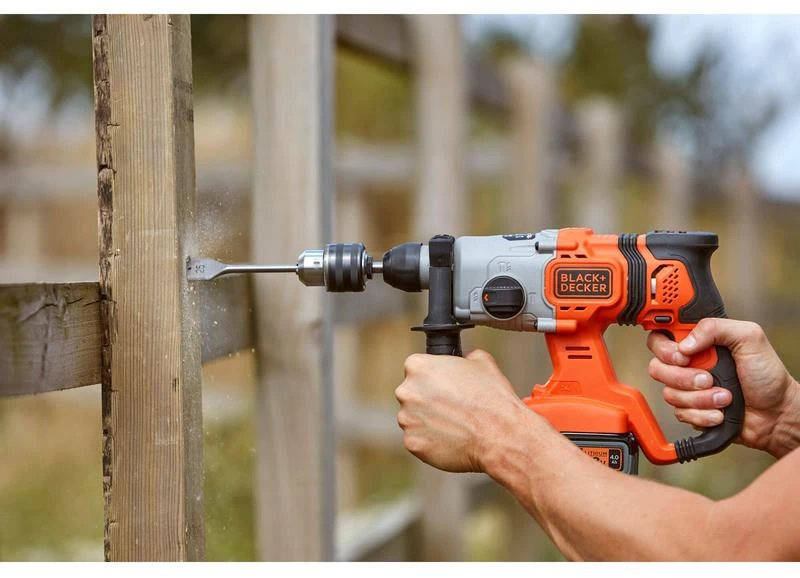 Black & Decker Juodas & Decker Akumuliatorinis SDS+ smūginis gręžtuvas, 18 V, 4,0 Ah, Juodas & Decker [BCD900M1K-QW]