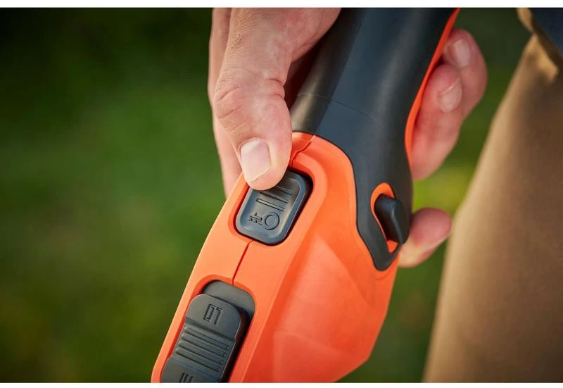 Black & Decker Juodas & Decker Juoda+33 cm belaidė 33 cm pjaustytuvas Decker BCST636L1 -QW 36V 2,5 Ah PowerCommand Pivotant 180 - Teleskopinis vamzdis - 2 rankenos