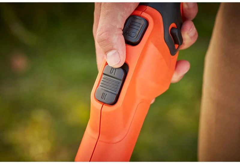 Black & Decker Juodas & Decker Juoda+33 cm belaidė 33 cm pjaustytuvas Decker BCST636L1 -QW 36V 2,5 Ah PowerCommand Pivotant 180 - Teleskopinis vamzdis - 2 rankenos