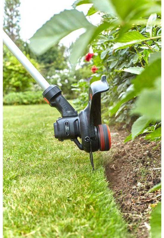 Black & Decker Juodas & Decker Juoda+33 cm belaidė 33 cm pjaustytuvas Decker BCST636L1 -QW 36V 2,5 Ah PowerCommand Pivotant 180 - Teleskopinis vamzdis - 2 rankenos